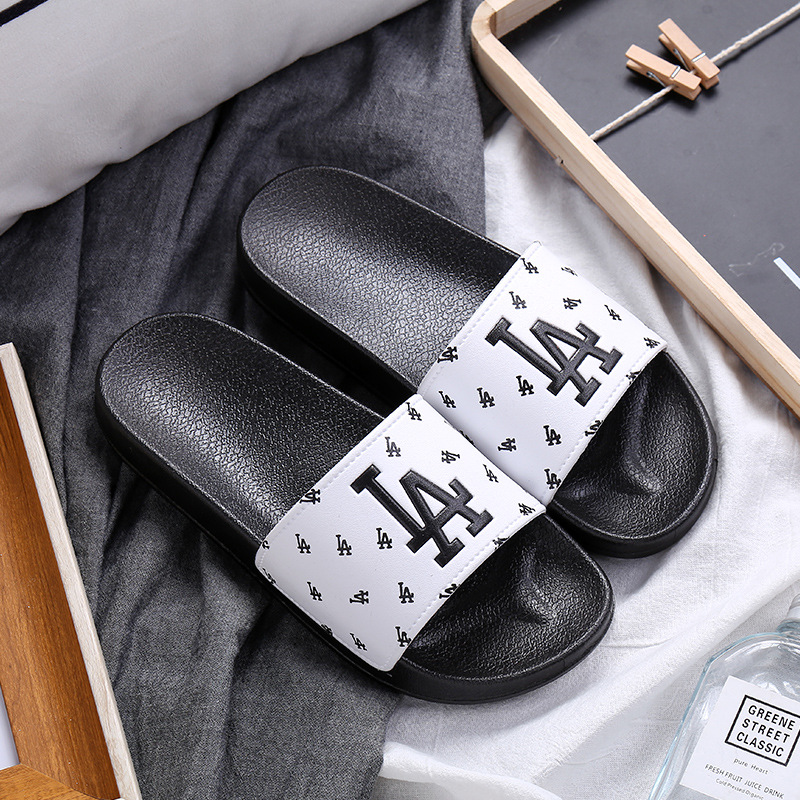Unisex Indoor & Outdoor Non-Slip Slippers – Summer Casual Wear-Resistant Sandals
