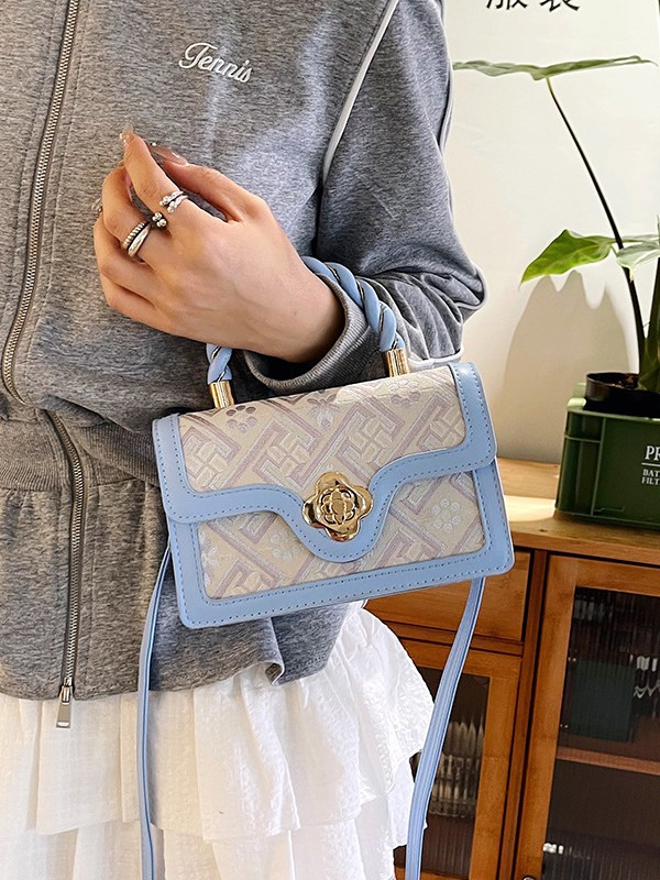 Women’s Retro Small Square Shoulder Bag – 2025 Elegant Crossbody Handbag